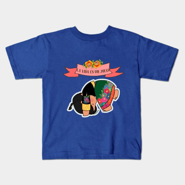 La vida es un juego Kids T-Shirt by ElsaDesign